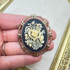 Vintage Jewelry White Rose Cameo Victorian Brooch Pin Pendant with Gold Frame
